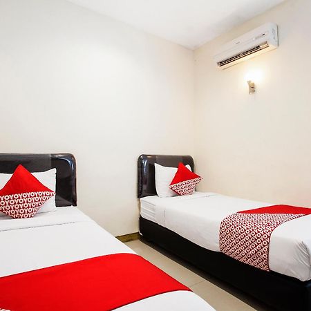 Hotel O Genteng Near Genteng Market Formerly Uno Hotel 수라바야 외부 사진